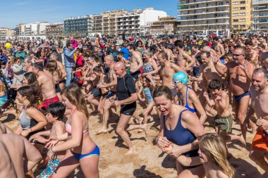 Okyanusu üzerinde yılın ilk banyo