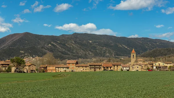 Beautiful old stone houses in Spanish ancient village — Stock Photo, Image