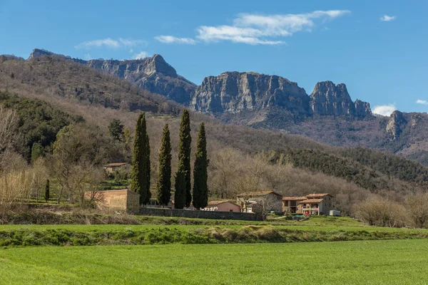 Güzel İspanyol manzara yakınındaki antik köy Hosteller den Bas — Stok fotoğraf