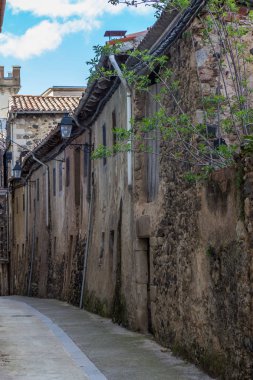 Güzel eski taş evler İspanya