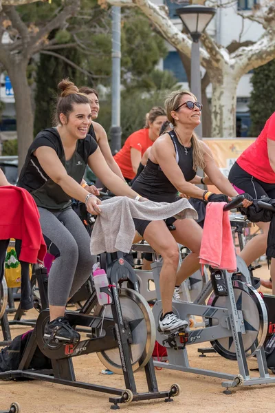 Sports and health day outdoors in Costa Brava in town Palamos. Spinning class. 07. 04. 2018 town Palamos in Spain — Stock Photo, Image