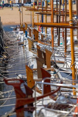 Harbor Palamos Costa Brava içinde güzel geleneksel İspanyol deniz araçları