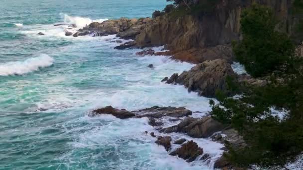 Grandes Vagues Par Une Journée Venteuse Sur Costa Brava Espagne — Video