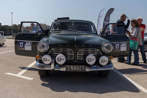 XV Rally Costa Brava Histórica carrera de coches en una pequeña ciudad de Palamos en Cataluña. 04. 20. 2018 España, ciudad Palamos — Foto de Stock