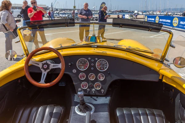 XV Rallye Costa Brava Course de voitures historique dans une petite ville de Palamos en Catalogne. 04. 20 ans. 2018 Espagne, ville Palamos — Photo