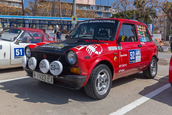 XV Rally Costa Brava Histórica carrera de coches en una pequeña ciudad de Palamos en Cataluña. 04. 20. 2018 España, ciudad Palamos — Foto de Stock
