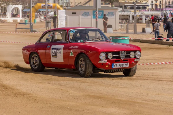 XV Rally Costa Brava Histórica carrera de coches en una pequeña ciudad de Palamos en Cataluña. 04. 20. 2018 España, ciudad Palamos — Foto de Stock