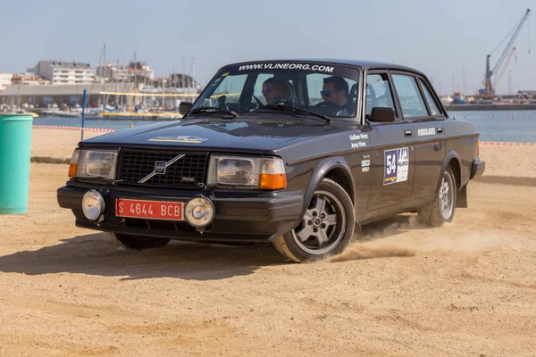 XV Rally Costa Brava Histórica carrera de coches en una pequeña ciudad de Palamos en Cataluña. 04. 20. 2018 España, ciudad Palamos — Foto de Stock