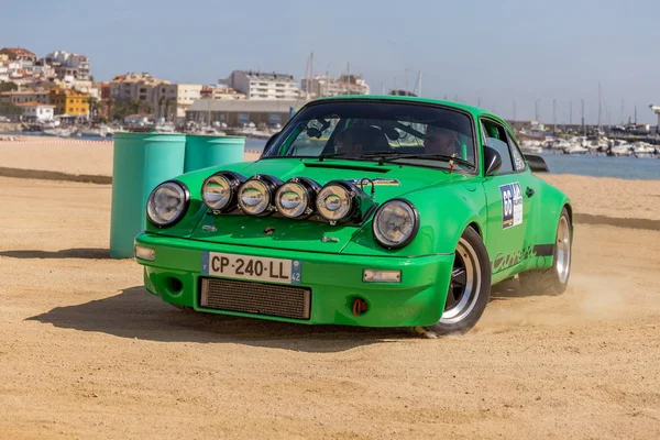 XV Rally Costa Brava Histórica carrera de coches en una pequeña ciudad de Palamos en Cataluña. 04. 20. 2018 España, ciudad Palamos — Foto de Stock