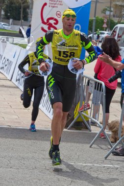 Swimrun Costabrava yarışmaya İspanya katılımcılar küçük bir kasabasında Playa de Aro