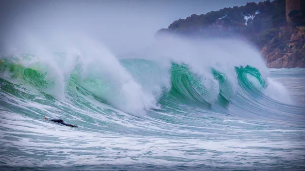 Nagy hullámok Costa Brava Spanyolország Földközi-tengeri óceán — Stock Fotó