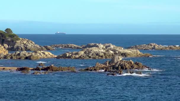 Coastal Footage Rocks Spanish Costa Brava Sunny Day Town Palamos — ストック動画