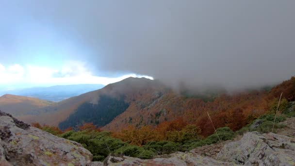 Tijdsverloop Beelden Met Wolken Boven Montseny Bergen Catalonië Van Spanje — Stockvideo