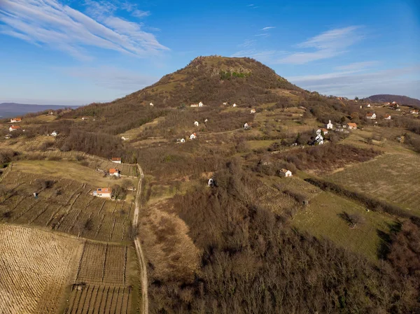 Schöne Landschaft vom ungarischen Vulkan. berühmtes Weinanbaugebiet — Stockfoto