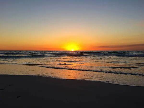 Beautiful sunset on the beach in Western Australia, near city Perth — Stock Photo, Image