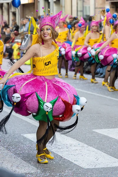 Carnaval Tradicional Uma Cidade Espanhola Palamos Catalunha Muitas Pessoas Traje — Fotografia de Stock