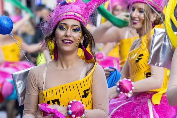 Carnaval Tradicional Una Ciudad Española Palamos Cataluña Mucha Gente Disfrazada — Foto de Stock