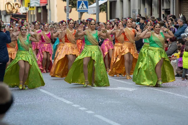 Παραδοσιακό Καρναβάλι Ισπανική Πόλη Palamos Στην Καταλονία Πολλοί Άνθρωποι Στολή — Φωτογραφία Αρχείου