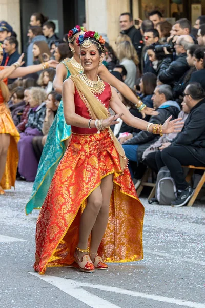 Carnaval Tradicional Una Ciudad Española Palamos Cataluña Mucha Gente Disfrazada — Foto de Stock