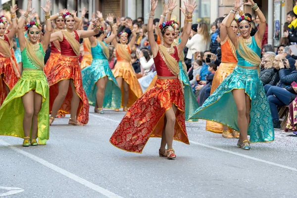 Carnaval Tradicional Una Ciudad Española Palamos Cataluña Mucha Gente Disfrazada — Foto de Stock