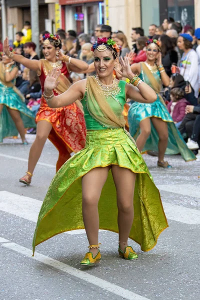 Carnaval Tradicional Una Ciudad Española Palamos Cataluña Mucha Gente Disfrazada — Foto de Stock