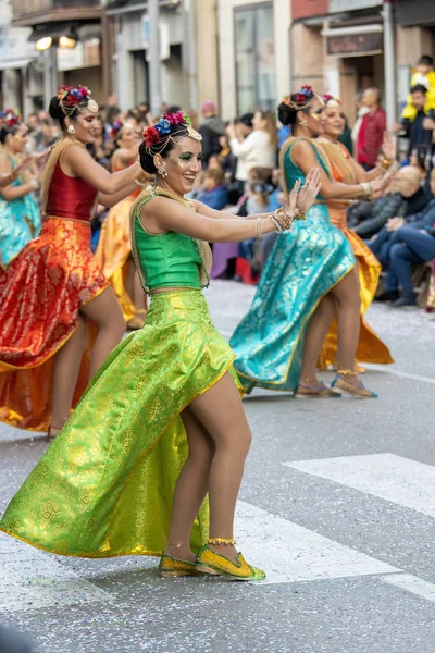 Carnaval Tradicional Una Ciudad Española Palamos Cataluña Mucha Gente Disfrazada — Foto de Stock