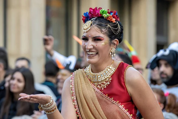 Katalonya Daki Bir Spanyol Kasabasında Geleneksel Karnaval Kostümlü Ilginç Makyajlı — Stok fotoğraf