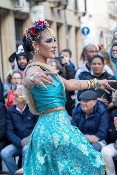 Carnaval Tradicional Uma Cidade Espanhola Palamos Catalunha Muitas Pessoas Traje — Fotografia de Stock