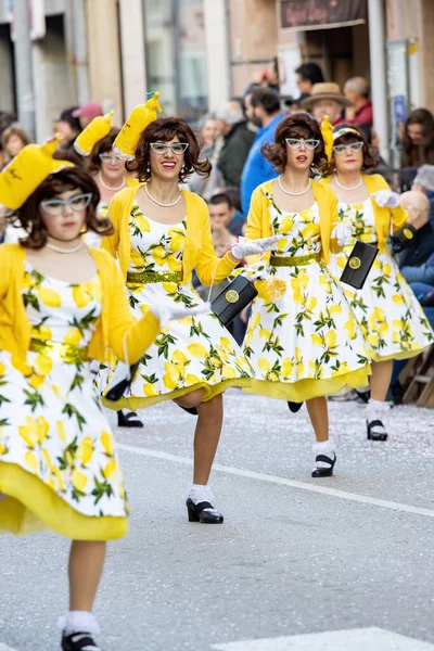 Traditioneller Karneval Der Spanischen Stadt Palamos Katalonien Viele Menschen Kostümen — Stockfoto