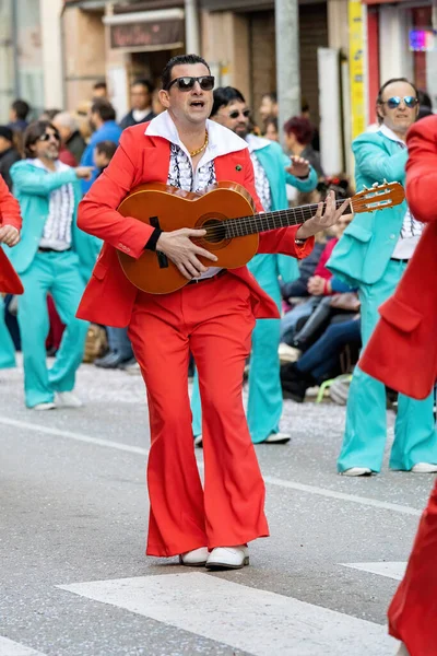 Carnaval Tradicional Una Ciudad Española Palamos Cataluña Mucha Gente Disfrazada — Foto de Stock