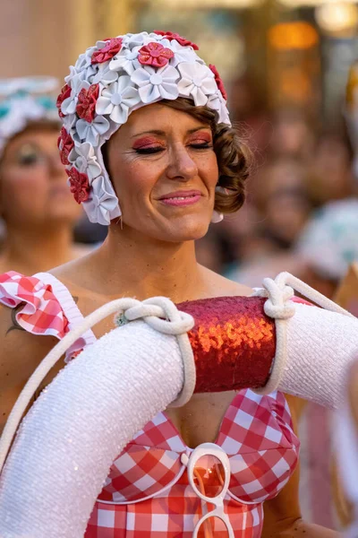 Carnaval Tradicional Una Ciudad Española Palamos Cataluña Mucha Gente Disfrazada — Foto de Stock