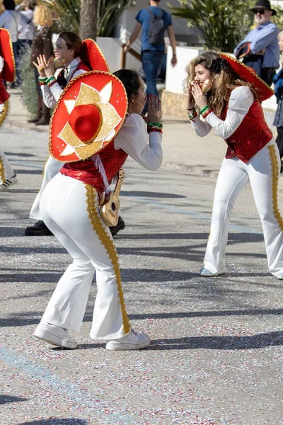 Carnaval Tradicional Una Ciudad Española Palamos Cataluña Mucha Gente Disfrazada — Foto de Stock