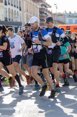 Katalonya 'nın İspanyol köyü Palamos' unda kros yarışı. Costa Brava 'yı takip edin. 20.800 metre kros yarışı başladı. 03 numara. 08 numara. 2020 İspanya