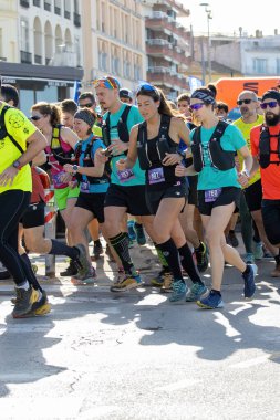 Katalonya 'nın İspanyol köyü Palamos' unda kros yarışı. Costa Brava 'yı takip edin. 20.800 metre kros yarışı başladı. 03 numara. 08 numara. 2020 İspanya