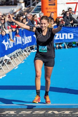 Katalonya 'nın İspanyol köyü Palamos' unda kros yarışı. Costa Brava 'yı takip edin. 13,350 metre ekspres mesafe, hedefe varış. 03 numara. 08 numara. 2020 İspanya