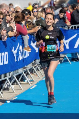 Katalonya 'nın İspanyol köyü Palamos' unda kros yarışı. Costa Brava 'yı takip edin. 13,350 metre ekspres mesafe, hedefe varış. 03 numara. 08 numara. 2020 İspanya