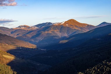 İspanyol Pirenesi 'nde güzel dağlar