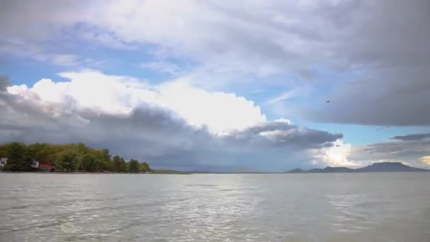 Burza Pochmurna Nad Balatonem Węgrzech Upływ Czasu — Wideo stockowe