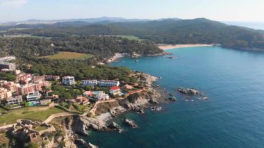 Hava aracı görüntüleri İspanyol Costa Bravo, güzel koy, La Fosca köyü.