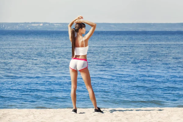 Atleta Joven Pantalones Cortos Top Running Playa Verano Ejercicio Matutino — Foto de Stock
