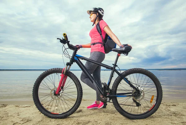 One Young Woman Athlete Pink Shoes Walks Mountain Bike Morning — Stock Photo, Image