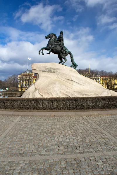 Estátua de Pedro Magno em São Petersburgo, Rússia — Fotografia de Stock