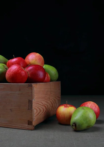 Red apples and green pears — Stock Photo, Image