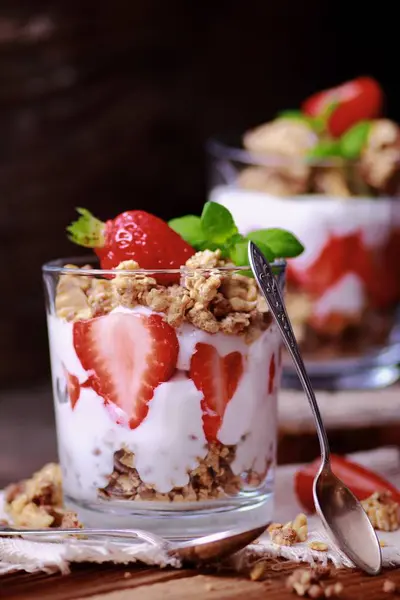 Sweet granola with strawberries — Stock Photo, Image