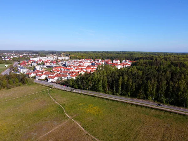 Novos Edifícios Propriedade Cercados Por Campos Florestas Vista Drone Gdynia — Fotografia de Stock