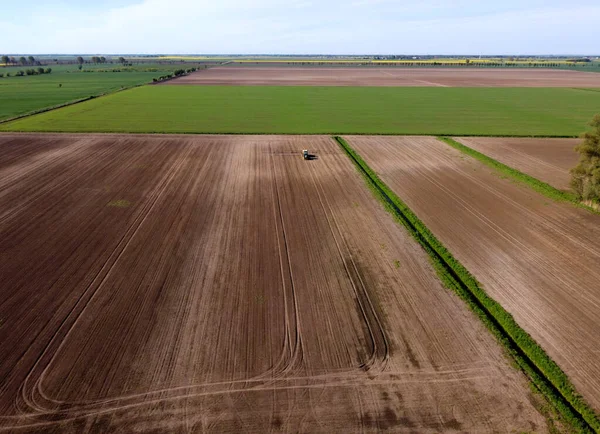 Boerderij Het Voorjaar Tractor Sproeiveld Zulawy Wislane Polen — Stockfoto