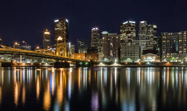 Pittsburgh Skyline à noite — Fotografia de Stock