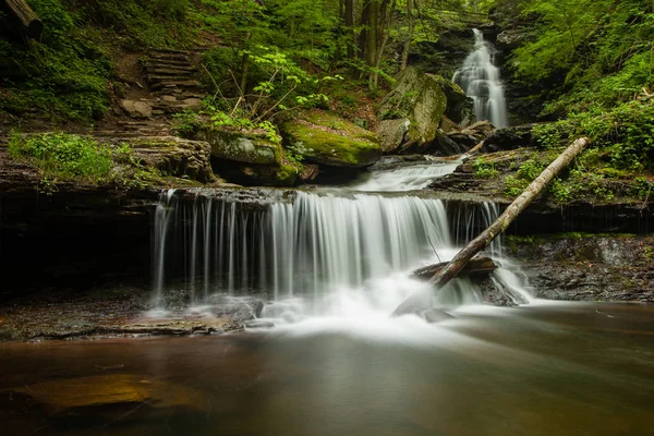 Wasserfall im ricketts glen State Park, Pennsylvania lizenzfreie Stockfotos