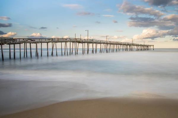 Muelle de pesca de madera largo —  Fotos de Stock