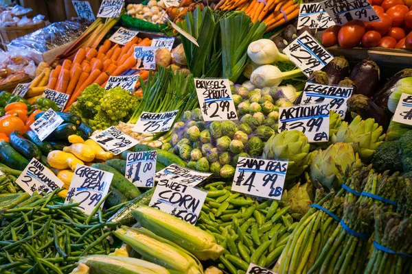 Świeże warzywa na rynku — Zdjęcie stockowe